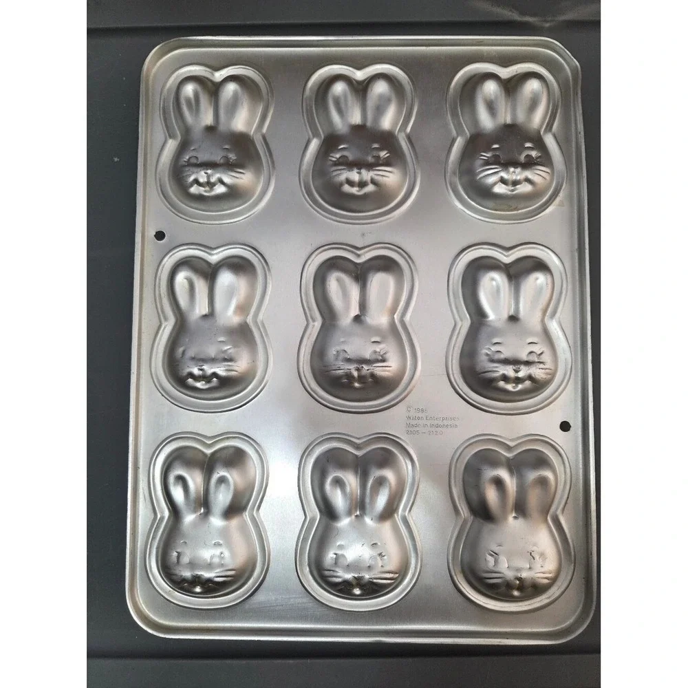Wilton‎ Easter Bunny Heads Shaped Muffin Cookie Brownie Cake Pan 1996 Vintage